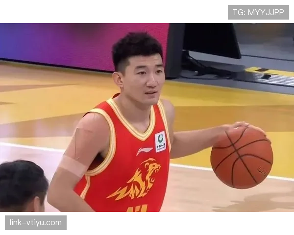 孙铭徽训练完直接拎两袋蛋白粉去接娃？