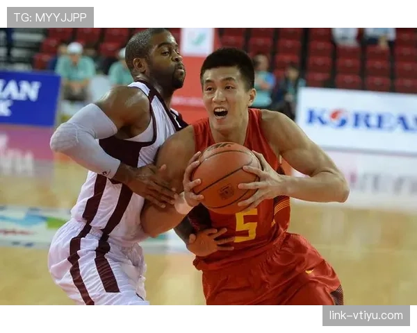 篮球持球突破规则全面解析：合法动作与违例判定标准